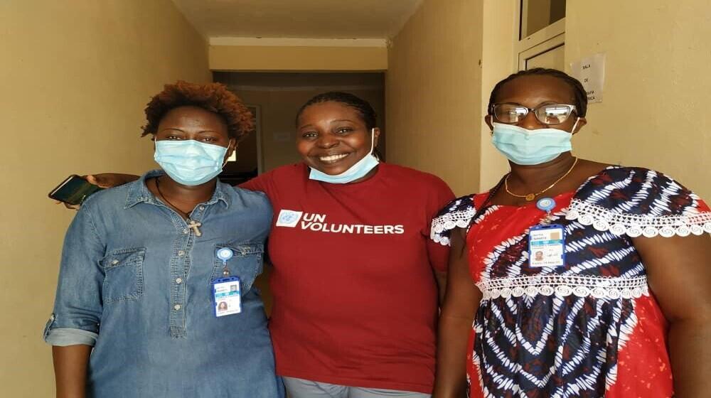 Dr. Sonia Bako (centre) flanked by instrumentalist Flaminia Camala (left) and Cadidjatu Culibali(anaesthetist)