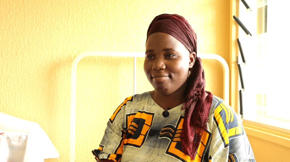 Maria aguarda tratamento no Hospital Nacional Simão Mendes em Bissau, Guiné-Bissau. © UNFPA Guiné-Bissau/Aleke Ogbada Junior