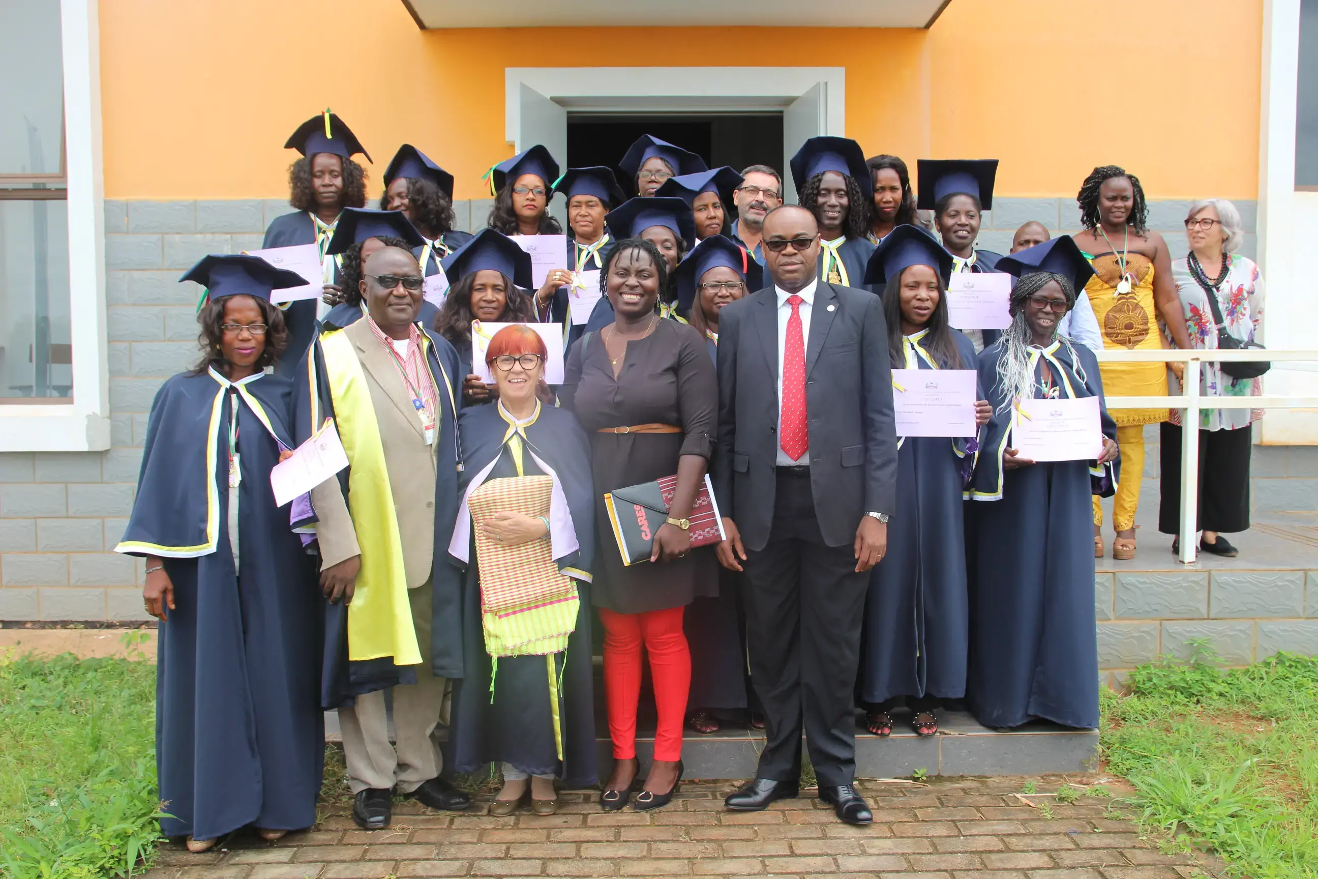 Com apoio do  Fundo das Nações Unidas para a População (UNFPA), a Escola Nacional de Saúde organiza uma Cerimônia de graduação de parteiras